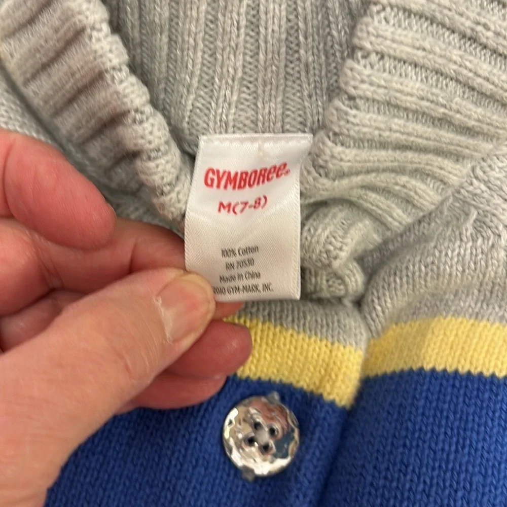 Girls Gymboree sweater! Beautiful button detail!